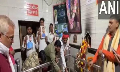 Champions Trophy: वाराणसी में क्रिकेट प्रशंसकों ने सेमीफाइनल में ऑस्ट्रेलिया के खिलाफ भारत की जीत के लिए प्रार्थना की Champions Trophy: वाराणसी में क्रिकेट प्रशंसकों ने सेमीफाइनल में ऑस्ट्रेलिया के खिलाफ भारत की जीत के लिए प्रार्थना की