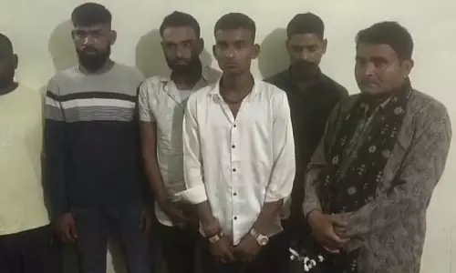 अभनपुर में 7 जुआरी गिरफ्तार, 1 लाख नकदी जब्त