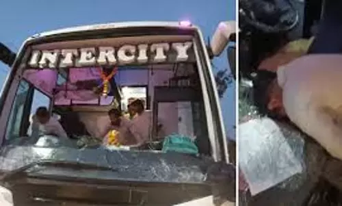 Rewa से इंदौर जा रही बस पर नकाबपोश बदमाशों ने की पथराव, दो जख्मी