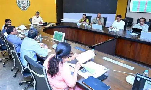मुख्यमंत्री नायडू ने AP के लिए पूर्ण डिजिटल साक्षरता की वकालत की मुख्यमंत्री नायडू ने AP के लिए पूर्ण डिजिटल साक्षरता की वकालत की