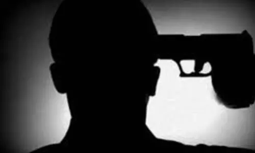 Moradabad: सिपाही ने खुद को गोली मारकर की आत्महत्या Moradabad: सिपाही ने खुद को गोली मारकर की आत्महत्या