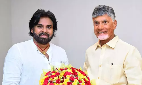 Naidu-Pawan ने राजनीति और रणनीतियों पर चर्चा की Naidu-Pawan ने राजनीति और रणनीतियों पर चर्चा की