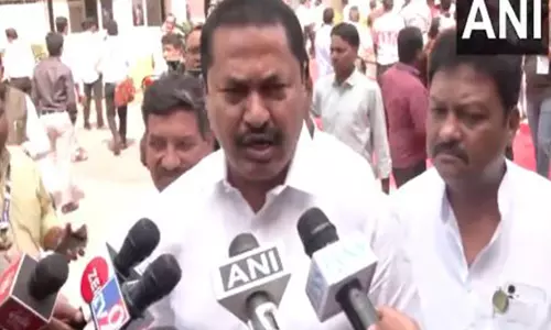 धनंजय मुंडे के इस्तीफे के बाद विपक्ष ने Maharashtra सरकार पर निशाना साधा धनंजय मुंडे के इस्तीफे के बाद विपक्ष ने Maharashtra सरकार पर निशाना साधा