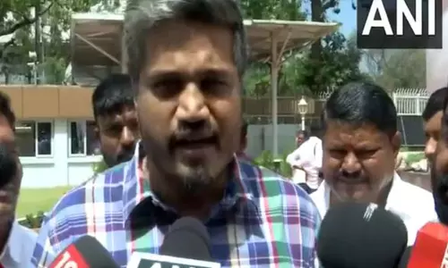 Rohit Pawar ने बीड सरपंच हत्या मामले में धनंजय मुंडे को सह-आरोपी बनाने की मांग की Rohit Pawar ने बीड सरपंच हत्या मामले में धनंजय मुंडे को सह-आरोपी बनाने की मांग की