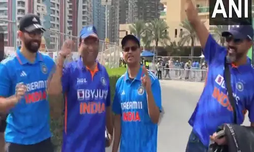 UAE: ऑस्ट्रेलिया के खिलाफ सेमीफाइनल मुकाबले से पहले टीम इंडिया के प्रशंसकों ने दिखाया जोरदार समर्थन