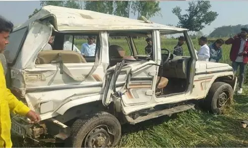 भीषण सड़क हादसा, 3 छात्राओं की मौत 11 गंभीर, जा रही थीं परीक्षा देने