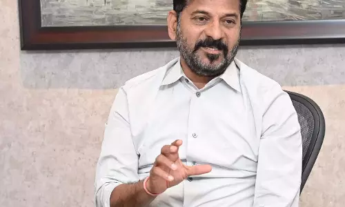 CM Revanth ने नीतिगत हस्तक्षेप की मांग को लेकर खाद्य मंत्री से मुलाकात की