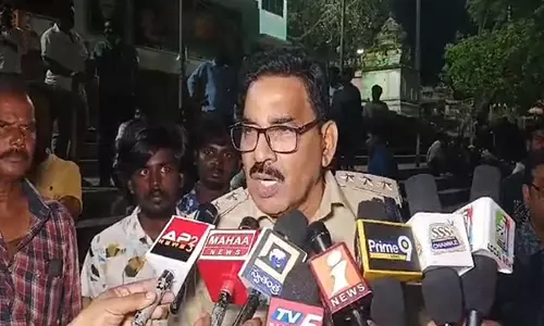 आंध्र प्रदेश के गोदावरी पुष्कर घाट पर नाव पलटने से दो लोगों की मौत