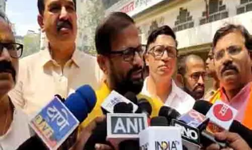बीड सरपंच हत्या मामले को लेकर शिवसेना MP नरेश म्हस्के ने किया विरोध प्रदर्शन बीड सरपंच हत्या मामले को लेकर शिवसेना MP नरेश म्हस्के ने किया विरोध प्रदर्शन