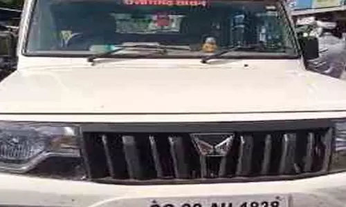 GST अफसरों ने रेस्टोरेंट में मारी रेड, बिलिंग में गड़बड़ी का अंदेशा GST अफसरों ने रेस्टोरेंट में मारी रेड, बिलिंग में गड़बड़ी का अंदेशा