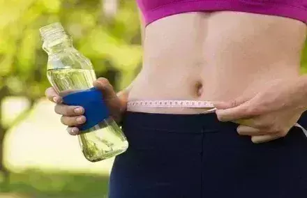 Lifestyle: कमर स्लिम और लुक में निखार के लिए अपनाएं ये आसान टिप्स Lifestyle: कमर स्लिम और लुक में निखार के लिए अपनाएं ये आसान टिप्स