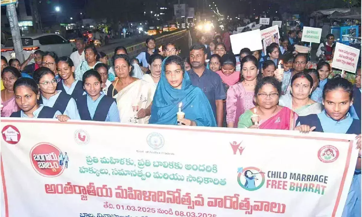 Andhra: कलेक्टर ने बालिकाओं के अधिकारों के संरक्षण पर जोर दिया