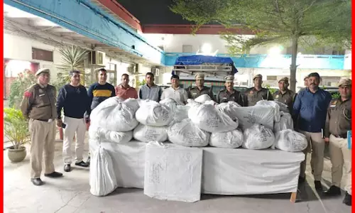 पुलिस ने दो करोड़ की ब्राइडल आउटफिट चोरी का किया खुलासा, 3 आरोपी गिरफ्तार पुलिस ने दो करोड़ की ब्राइडल आउटफिट चोरी का किया खुलासा, 3 आरोपी गिरफ्तार