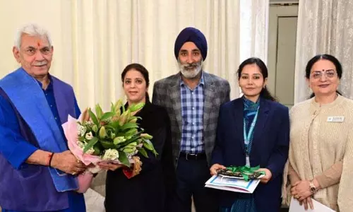 जम्मू संस्कृति स्कूल टीम, CII प्रतिनिधिमंडल ने एलजी से मुलाकात की जम्मू संस्कृति स्कूल टीम, CII प्रतिनिधिमंडल ने एलजी से मुलाकात की