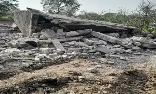 CG: अवैध शराब बनाने वाले केदार लोनिया के घर पर चला विष्णु का सुदर्शन, देखें VIDEO...