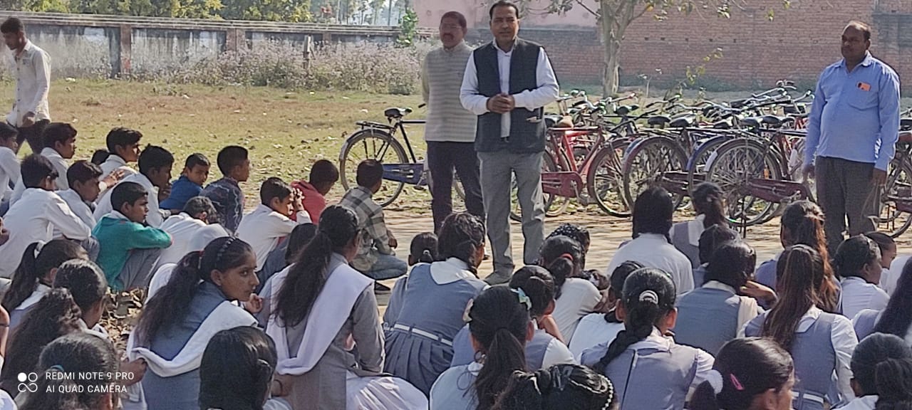 Kushinagar: सड़क सुरक्षा के प्रति छात्रों को किया गया जागरूक