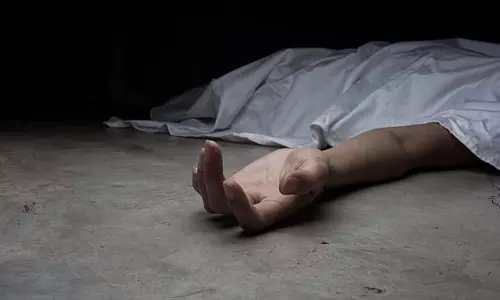 CRIME: मोबाइल चोरी के शक में शख्स की पीट-पीटकर हत्या, पिता-पुत्र गिरफ्तार CRIME: मोबाइल चोरी के शक में शख्स की पीट-पीटकर हत्या, पिता-पुत्र गिरफ्तार