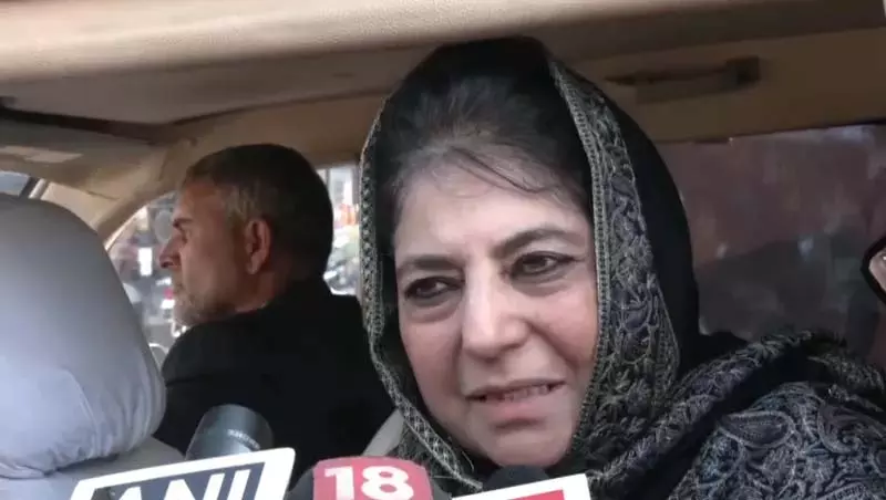 महबूबा ने बीजीएसबीयू प्रोफेसर के निलंबन पर सवाल उठाए, प्रशासन से कारण स्पष्ट करने का आग्रह किया महबूबा ने बीजीएसबीयू प्रोफेसर के निलंबन पर सवाल उठाए, प्रशासन से कारण स्पष्ट करने का आग्रह किया