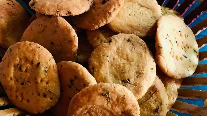 Holi 2025 Special Snack: इस रेसिपी से घर पर बनाएं मसाला मठरी Holi 2025 Special Snack: इस रेसिपी से घर पर बनाएं मसाला मठरी