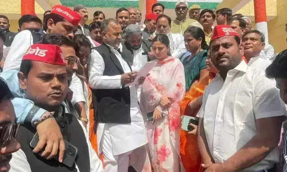 Firozabad: टैक्स वसूली के नाम पर नगर निगम के कर्मचारी कर रहे मनमानी और भ्रष्टाचार Firozabad: टैक्स वसूली के नाम पर नगर निगम के कर्मचारी कर रहे मनमानी और भ्रष्टाचार