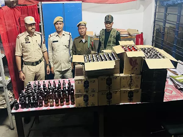 पुलिस ने दो अलग-अलग अभियानों में 102 लीटर IMFL और ड्रग्स जब्त किए पुलिस ने दो अलग-अलग अभियानों में 102 लीटर IMFL और ड्रग्स जब्त किए