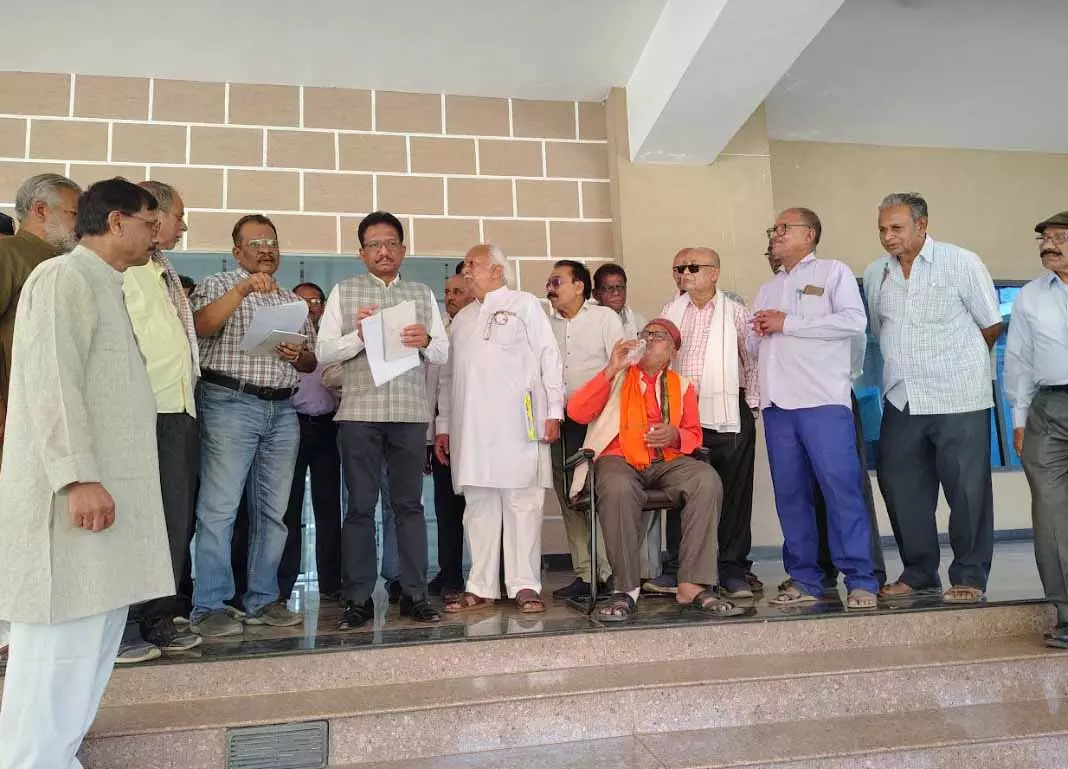 पेंशनरों का प्रदर्शन स्थगित पेंशनरों का प्रदर्शन स्थगित