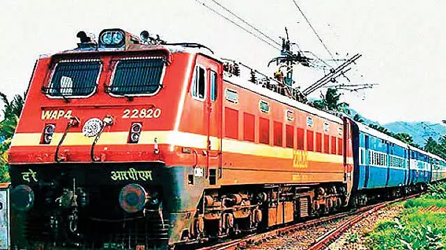Trichy : तिरुवनंतपुरम ट्रेन ईरानील में रुकेगी Trichy : तिरुवनंतपुरम ट्रेन ईरानील में रुकेगी