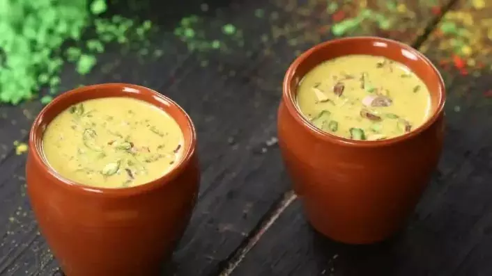 Cream Thandai Recipe: होली पर बच्चों के लिए बनाएं क्रीम ठंडाई Cream Thandai Recipe: होली पर बच्चों के लिए बनाएं क्रीम ठंडाई