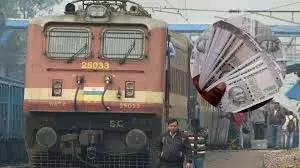 रेलवे ने बिना टिकट यात्रियों से 2 करोड़ कमाए रेलवे ने बिना टिकट यात्रियों से 2 करोड़ कमाए