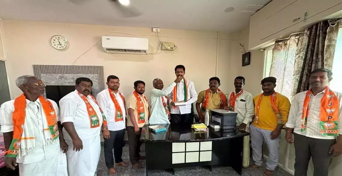 Telangana: भाजपा ने आइजा में एमएलसी की जीत का जश्न मनाया Telangana: भाजपा ने आइजा में एमएलसी की जीत का जश्न मनाया