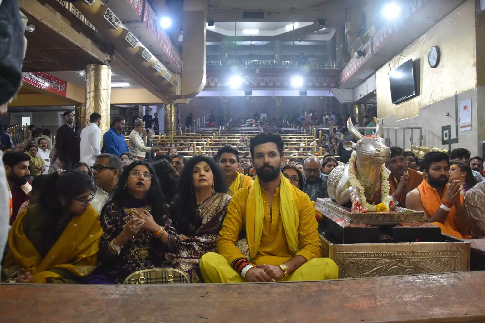 चिराग पासवान ने सपरिवार महाकाल का किया दर्शन, भस्म आरती में हुए शामिल चिराग पासवान ने सपरिवार महाकाल का किया दर्शन, भस्म आरती में हुए शामिल