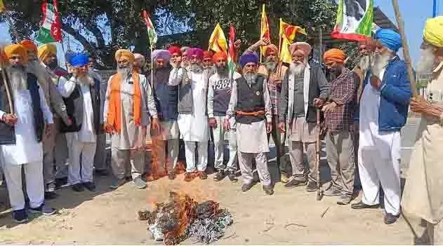 चंडीगढ़ में विरोध प्रदर्शन से पहले Tarn Taran में 25 किसान हिरासत में लिए गए चंडीगढ़ में विरोध प्रदर्शन से पहले Tarn Taran में 25 किसान हिरासत में लिए गए