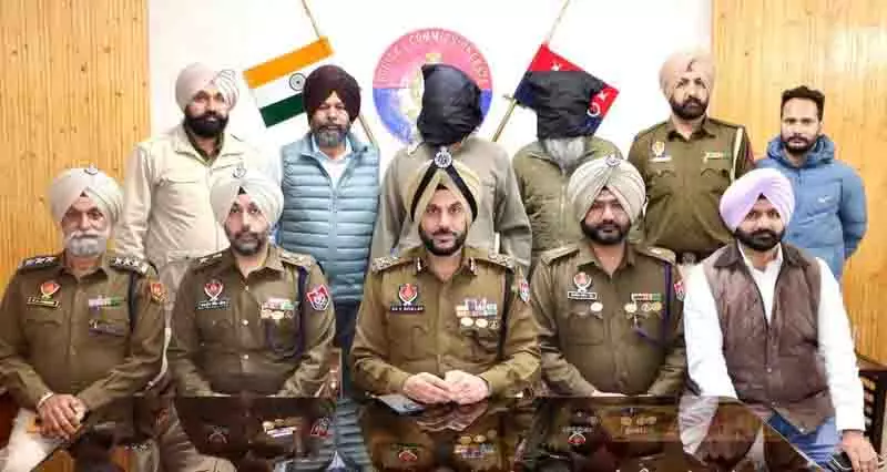 Drugs के खिलाफ़ युद्ध: पुलिस के जाल में फंसी बड़ी मछली Drugs के खिलाफ़ युद्ध: पुलिस के जाल में फंसी बड़ी मछली