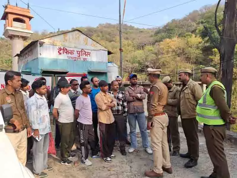 Chandigarh: यातायात पुलिस ने जनता से लंबित चालान का निपटारा करने का आग्रह किया Chandigarh: यातायात पुलिस ने जनता से लंबित चालान का निपटारा करने का आग्रह किया