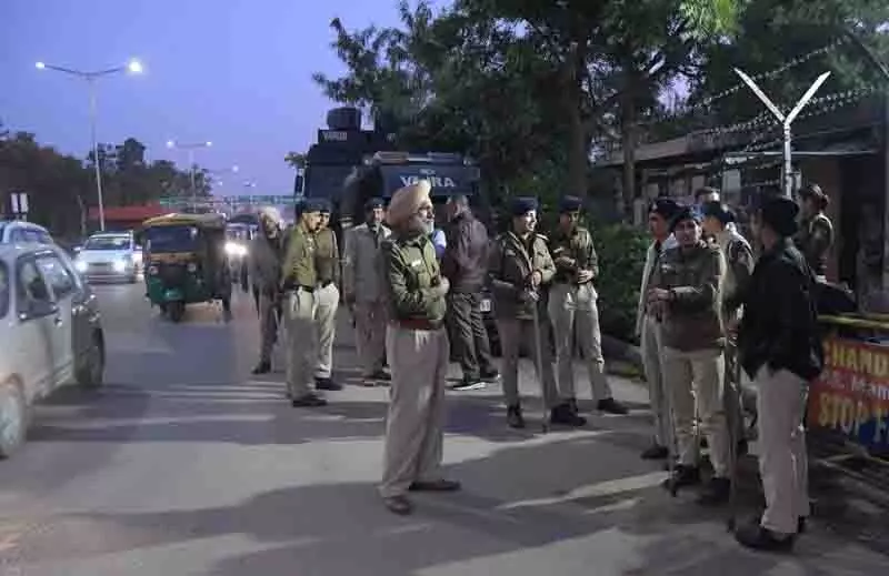 किसान मार्च के मद्देनजर Chandigarh में प्रवेश पर प्रतिबंध लगाने के लिए 18 नाके लगाए गए किसान मार्च के मद्देनजर Chandigarh में प्रवेश पर प्रतिबंध लगाने के लिए 18 नाके लगाए गए