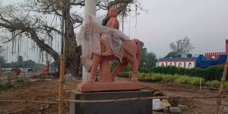 परलाखेमुंडी रेलवे स्टेशन की मूर्ति पर विवाद परलाखेमुंडी रेलवे स्टेशन की मूर्ति पर विवाद