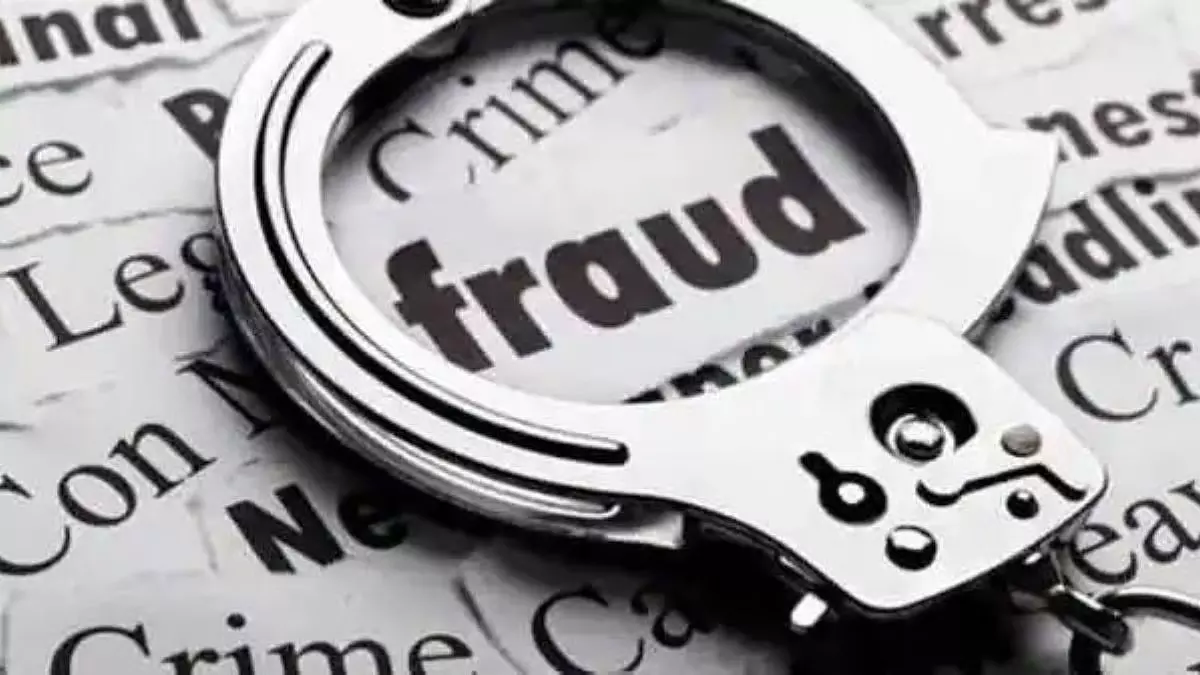 Maharashtra: वसई में फर्जी कस्टम अधिकारी ने चार लोगों से ठगे 12 लाख रुपये, पुलिस तलाश में जुटी Maharashtra: वसई में फर्जी कस्टम अधिकारी ने चार लोगों से ठगे 12 लाख रुपये, पुलिस तलाश में जुटी