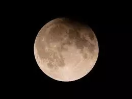 Chandra Grahan 2025: सूतक काल में महिलाएं क्या करें और क्या न करें, जानें सही नियम Chandra Grahan 2025: सूतक काल में महिलाएं क्या करें और क्या न करें, जानें सही नियम
