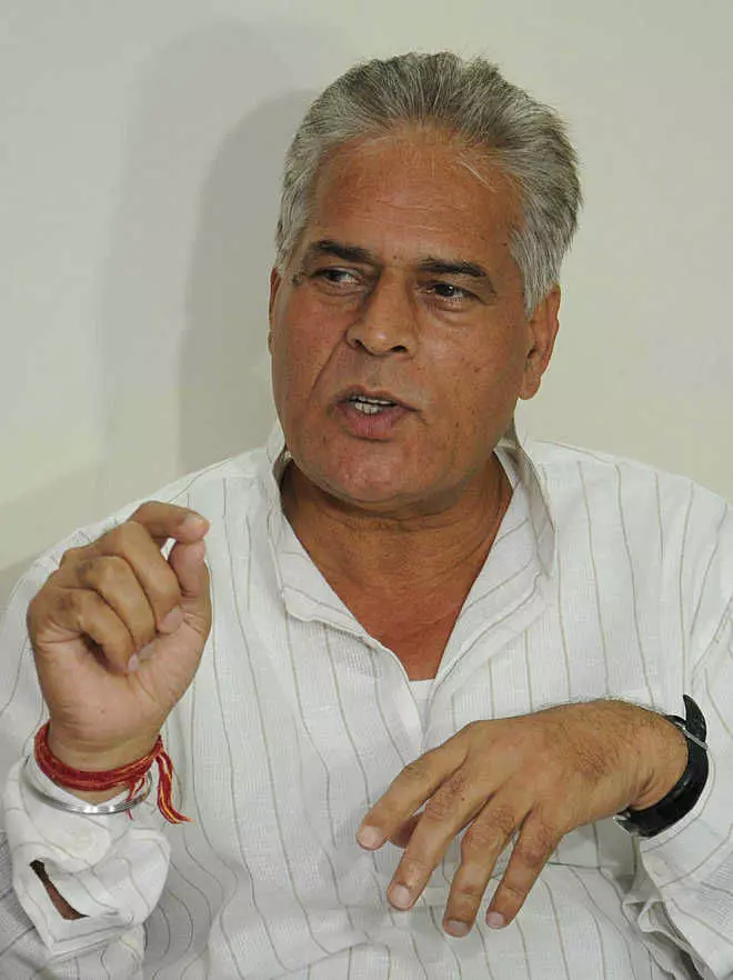 Haryana : दलाल ने एचसीएस अधिकारियों को पदोन्नत करने के कदम के खिलाफ राष्ट्रपति को पत्र लिखा Haryana : दलाल ने एचसीएस अधिकारियों को पदोन्नत करने के कदम के खिलाफ राष्ट्रपति को पत्र लिखा
