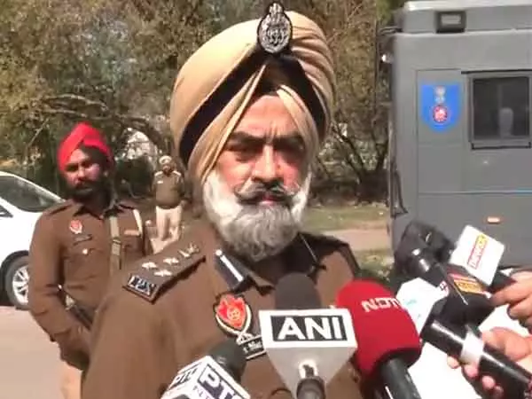 किसान मोर्चा का चंडीगढ़ मार्च रोका गया, Punjab Police ने कड़ी सुरक्षा व्यवस्था की किसान मोर्चा का चंडीगढ़ मार्च रोका गया, Punjab Police ने कड़ी सुरक्षा व्यवस्था की