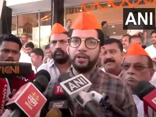 आदित्य ठाकरे ने दावा किया, Eknath Shinde के ज़रिए कई घोटाले हुए हैं आदित्य ठाकरे ने दावा किया, Eknath Shinde के ज़रिए कई घोटाले हुए हैं