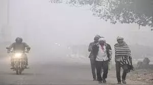 Weather: तेज हवाओं से ठंड का एहसास, न्यूनतम पारे में भी गिरावट Weather: तेज हवाओं से ठंड का एहसास, न्यूनतम पारे में भी गिरावट
