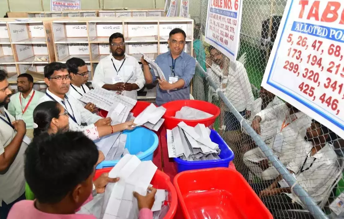 करीमनगर में मतगणना जारी रहने के कारण स्नातक MLC सीट के लिए कड़ी टक्कर करीमनगर में मतगणना जारी रहने के कारण स्नातक MLC सीट के लिए कड़ी टक्कर