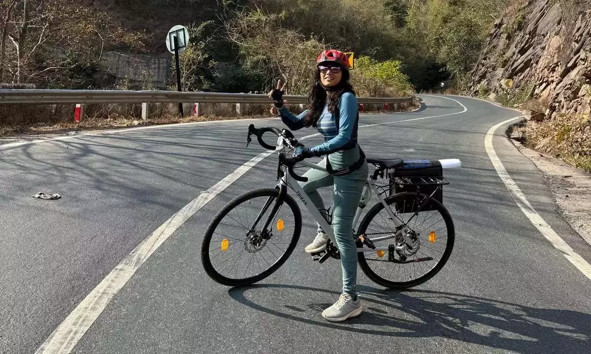 Telangana: महिला पर्वतारोही ने माउंट एवरेस्ट अभियान के लिए समर्थन मांगा Telangana: महिला पर्वतारोही ने माउंट एवरेस्ट अभियान के लिए समर्थन मांगा