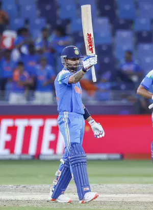 कोहली अब तक के सबसे महान वनडे क्रिकेटर हैं: माइकल क्लार्क कोहली अब तक के सबसे महान वनडे क्रिकेटर हैं: माइकल क्लार्क