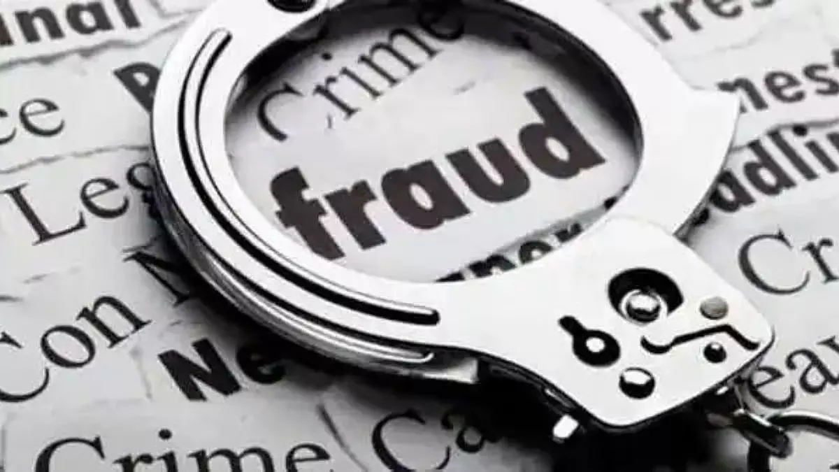 Vasai में फर्जी कस्टम अधिकारी ने चार लोगों से ठगे 12 लाख, पुलिस तलाश में जुटी Vasai में फर्जी कस्टम अधिकारी ने चार लोगों से ठगे 12 लाख, पुलिस तलाश में जुटी