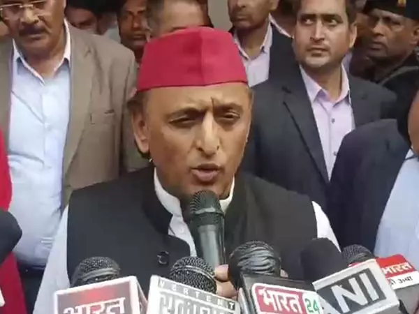 Akhilesh Yadav ने अबू आज़मी के निलंबन पर उठाया सवाल Akhilesh Yadav ने अबू आज़मी के निलंबन पर उठाया सवाल