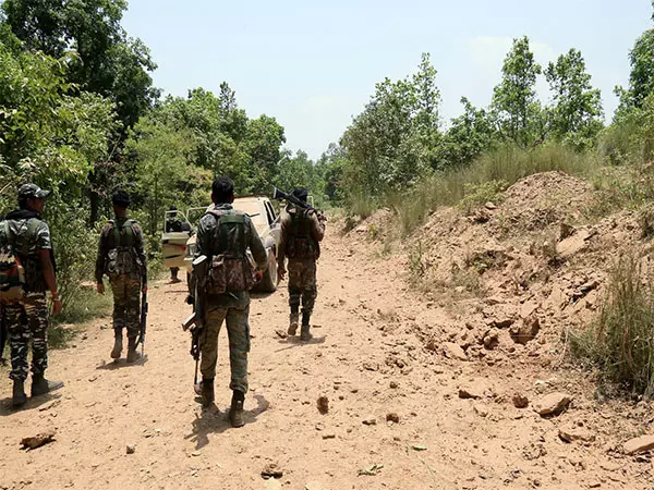 झारखंड: चाईबासा में आईईडी विस्फोट में CRPF के तीन जवान घायल झारखंड: चाईबासा में आईईडी विस्फोट में CRPF के तीन जवान घायल