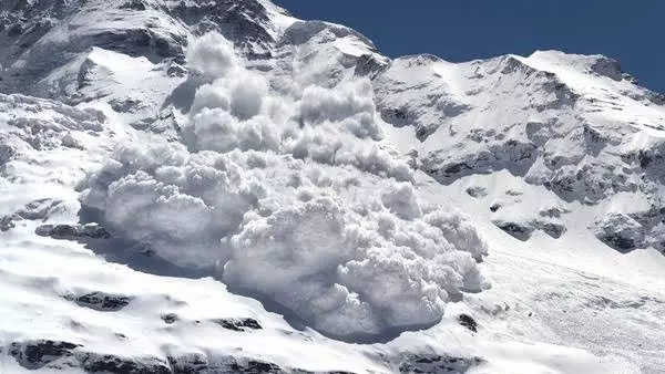 J&K: सोनमर्ग में हिमस्खलन हुआ J&K: सोनमर्ग में हिमस्खलन हुआ