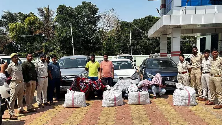 Odisha: 50 लाख रुपये के गांजे के साथ सात लोग गिरफ्तार Odisha: 50 लाख रुपये के गांजे के साथ सात लोग गिरफ्तार